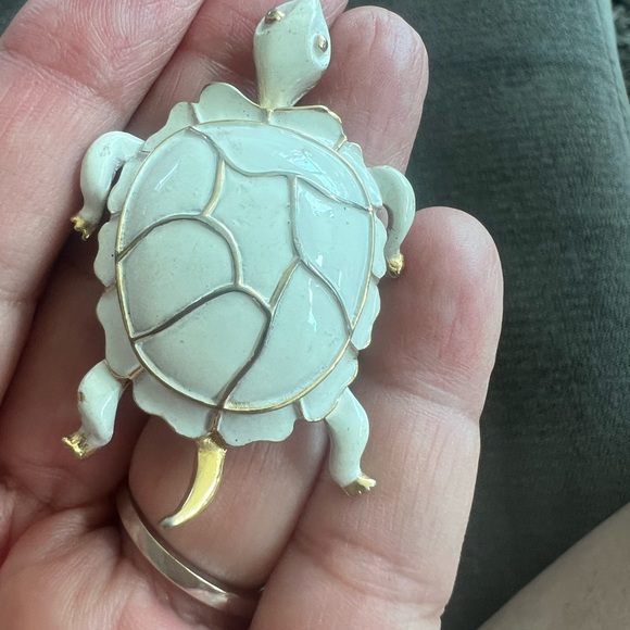 Vintage turtle pin - Picture 3 of 3